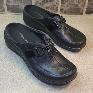 Easyspirit size 7 Black slide shoes.